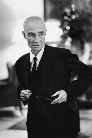"Portraits", Robert Oppenheimer ; © Marquis Jean