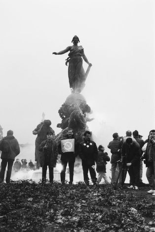 "Manifestations", Place des Nations, Paris, décembre 1995 ; © Marquis Jean
