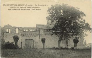 Beaumont-en-Véron (I.-et-L.) - La Courtinière / Ruines du Temple des Huguenots / Vue extérieure des Ruines (XVIe siècle)