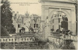 BEAUMONT-EN-VÉRON (Indre-et-Loire) / Château du Velor