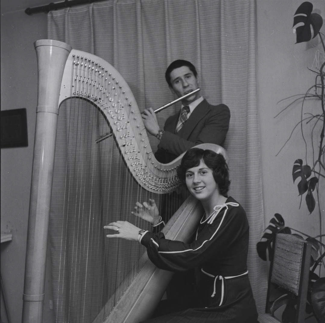 Jeune musique harpiste-flûtiste 02.01.1978