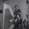 Jeune musique  harpiste-flûtiste 02.01.1978 ; © Titulaire(s) des droits : MC2 Grenoble