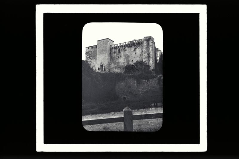 plaque de verre photographique ; Cissac, Le château du Breuil