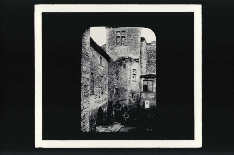 plaque de verre photographique ; château de Curton, entrée du logis XV
