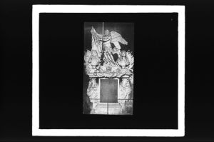 plaque de verre photographique ; Saint-Bruno,  tombeau du marquis et de la marquise de Sourdis