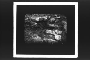 plaque de verre photographique ; Tranchée n°2 (Titre du négatif : Fouilles de St Seurin, Tranchée N°2)