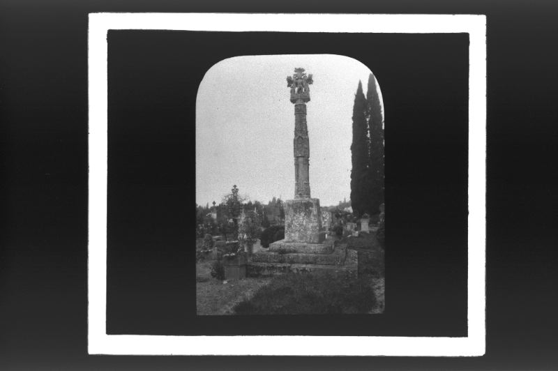 plaque de verre photographique ; Gironde, Germain -la-Rivière, croix de cimetière XVI