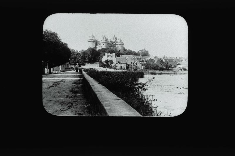 plaque de verre photographique ; Combourg : château : vue générale