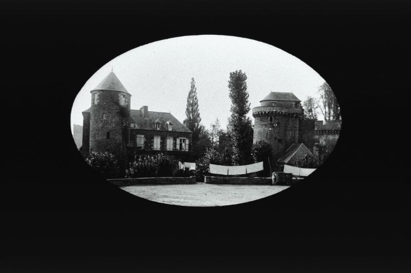 plaque de verre photographique ; Fougères : le château : Tour de Coigny