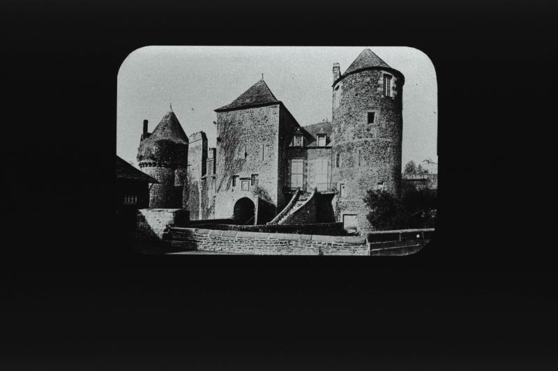 plaque de verre photographique ; Fougères : le château : entrée