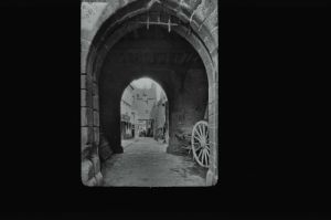 plaque de verre photographique ; Mont-Saint-Michel (Le) : porte du Roy