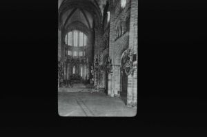 plaque de verre photographique ; Mont-Saint-Michel (Le) : l'église : intérieur