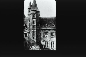plaque de verre photographique ; Saint-Brieuc : hôtel du Saint-Esprit XVème