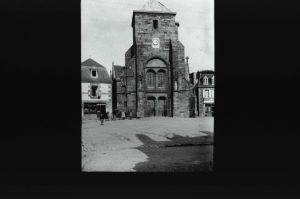 plaque de verre photographique ; Corlay : église : façade