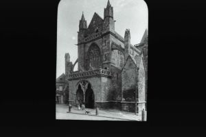 plaque de verre photographique ; Tréguier : cathédrale : entrée principale