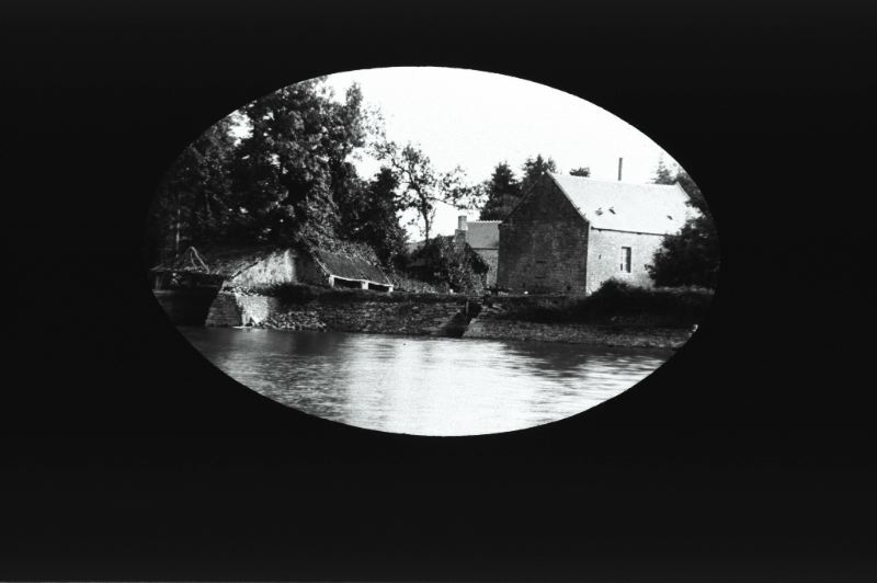 plaque de verre photographique ; Languédias : étang de Beaulieu : moulin