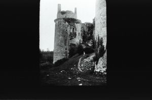 plaque de verre photographique ; Pléven : château de La Hunaudaye