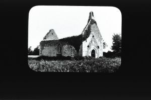 plaque de verre photographique ; Jugon-les-Lacs : chapelle de Bréhignier
