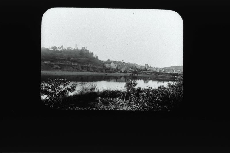 plaque de verre photographique ; Jugon-les-Lacs : depuis l'étang