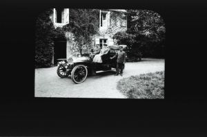 plaque de verre photographique ; Plénée-Jugon : La Touche-Sauvaget : l'auto