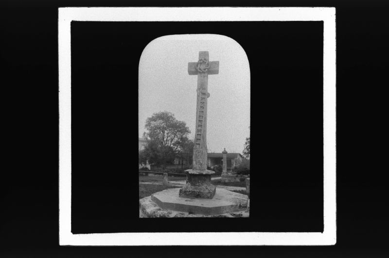 plaque de verre photographique ; Gironde, Lugon, croix de cimetière XIV