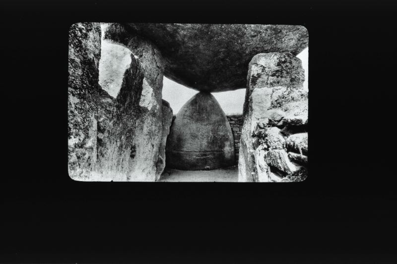 plaque de verre photographique ; Locmariaquer : dolmen de la "Table des marchands"
