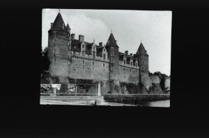 plaque de verre photographique ; Josselin : château : depuis la rivière