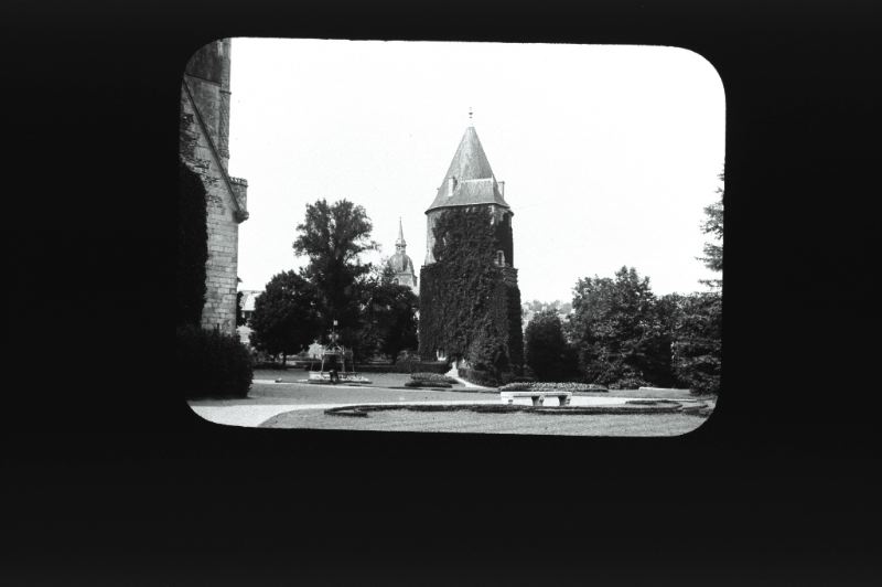 plaque de verre photographique ; Josselin : château : jardin