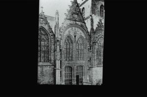 plaque de verre photographique ; Ploërmel : église Saint-Armel : portail nord