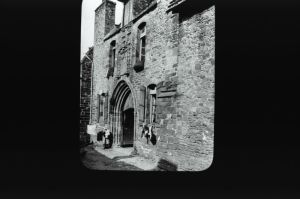 plaque de verre photographique ; Carhaix-Plouguer : ancien couvent des Augustins