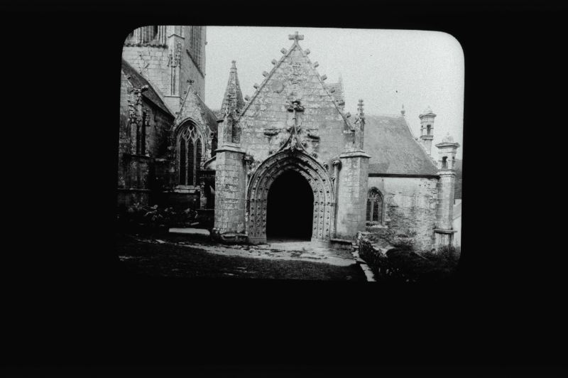 plaque de verre photographique ; Loqueffret : Saint-Herbot : église : porte latéral