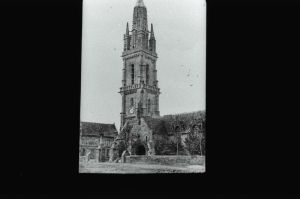 plaque de verre photographique ; Lampaul-Guimiliau : église