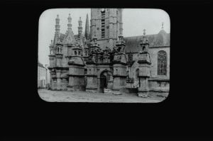 plaque de verre photographique ; Saint-Thégonnec : église : arc de triomphe