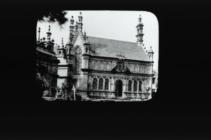 plaque de verre photographique ; Saint-Thégonnec : église : ossuaire