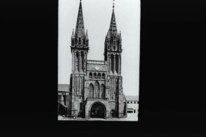 plaque de verre photographique ; Saint-Pol-de-Léon : basilique : façade