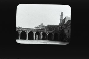 plaque de verre photographique ; Saint-Vougay : château de Kerjean : galerie