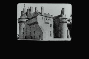 plaque de verre photographique ; Sibiril : château de Kérouzéré : côté S.O.