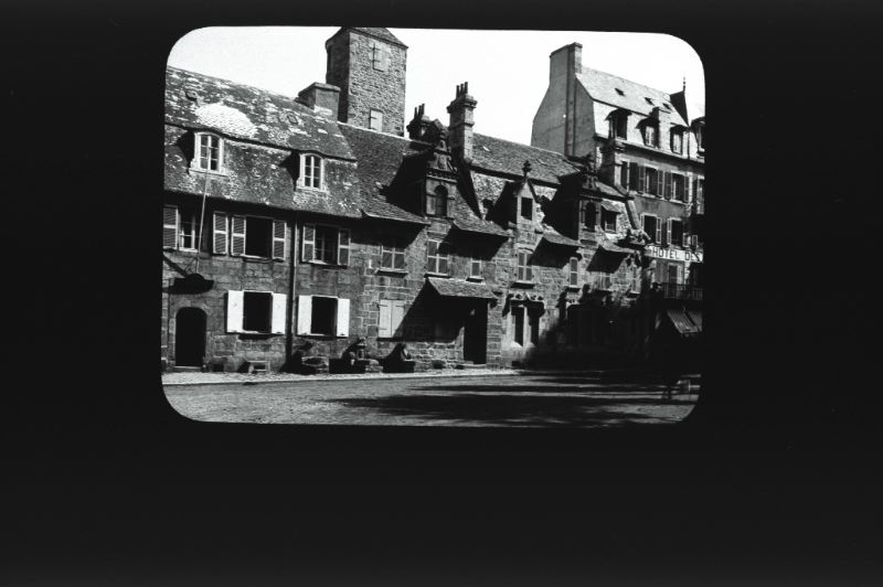 plaque de verre photographique ; Roscoff : vieilles maisons