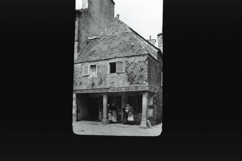 plaque de verre photographique ; Landerneau : maison des trois piliers