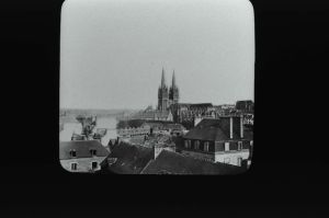 plaque de verre photographique ; Quimper : cathédrale Saint-Corentin : flèches