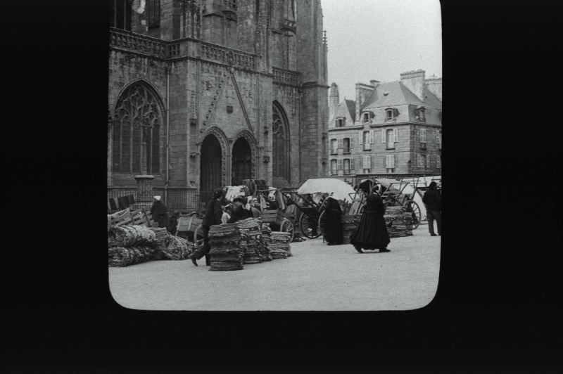 plaque de verre photographique ; Quimper : cathédrale Saint-Corentin : pl du marché