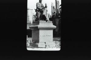 plaque de verre photographique ; Quimper : statue de Laennec
