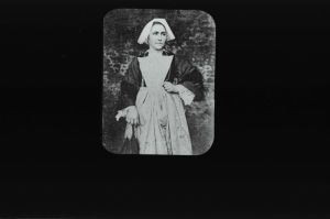 plaque de verre photographique ; Auray : costume féminin