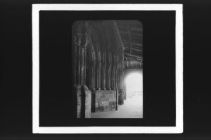 plaque de verre photographique ; Rauzan, église, portail