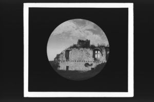 plaque de verre photographique ; château de Rauzan, restes des fenêtres