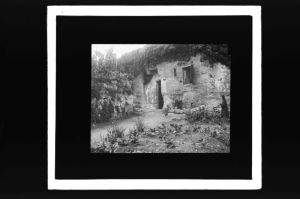 plaque de verre photographique ; Saint-Emilion, Habitation troglodyte