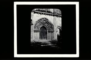 plaque de verre photographique ; Blasimon, portail de l’église
