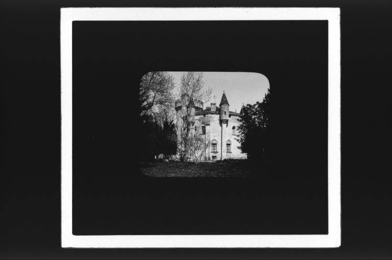 plaque de verre photographique ; Savignac, Canton Guitres,  le château