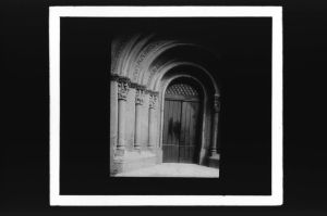 plaque de verre photographique ; Targon, portail