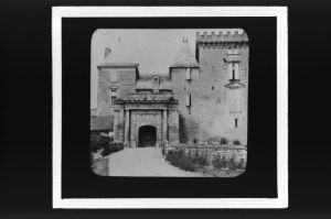 plaque de verre photographique ; Vayres, château - entrée